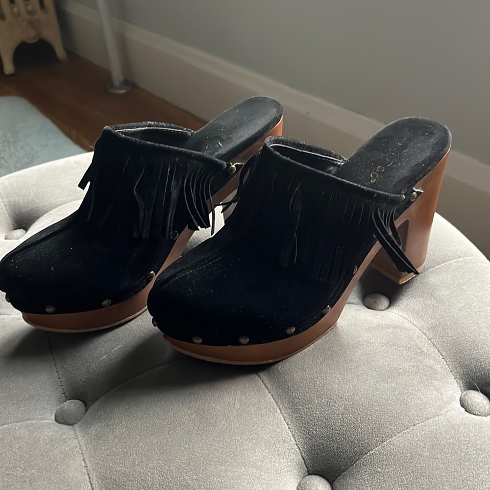 Super fun platform clogs. Worn once